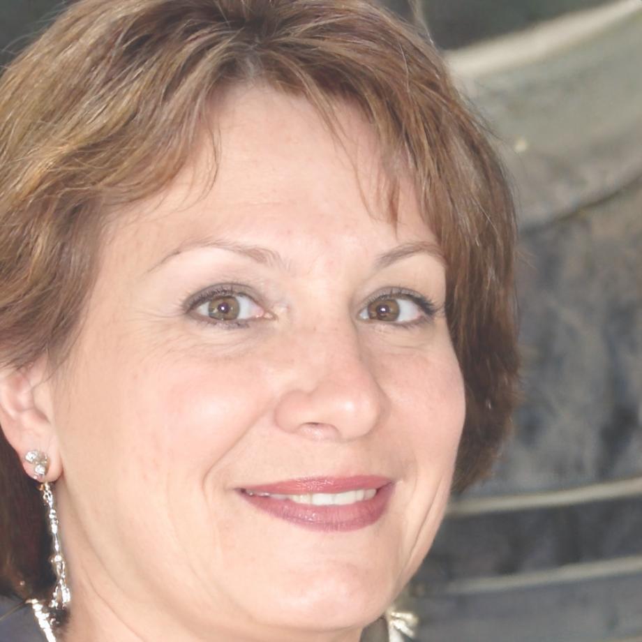 Retrato de Esperanza Villanueva, Gerente de Operaciones